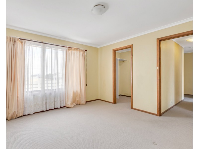 8 Fryer Street, Hallett Cove SA 5158