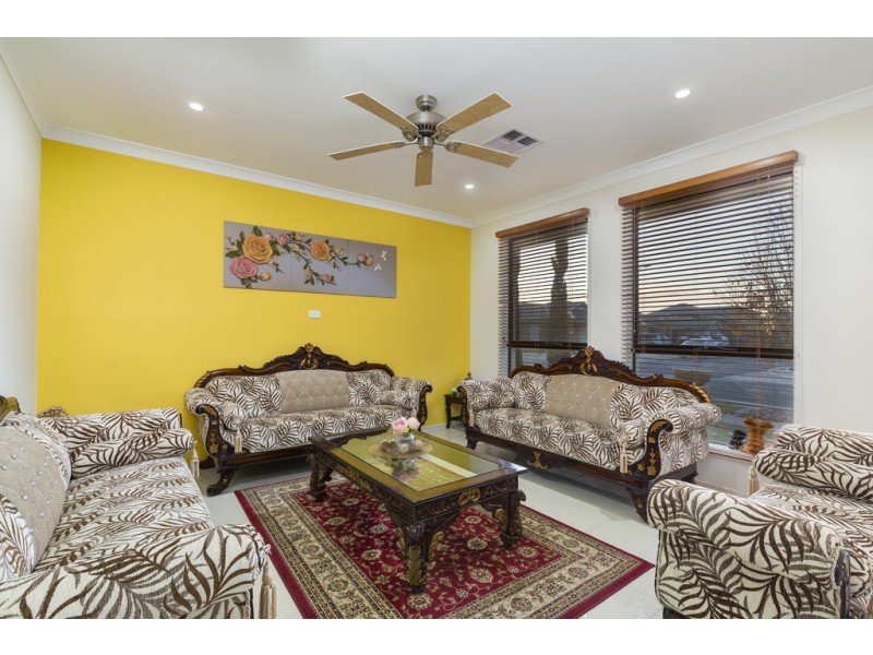 12 Scope Road, Woodcroft SA 5162