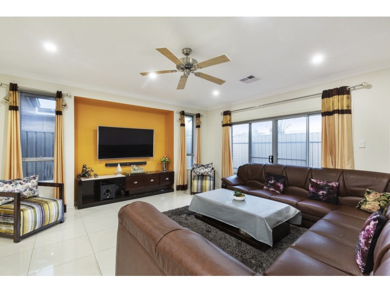 12 Scope Road, Woodcroft SA 5162