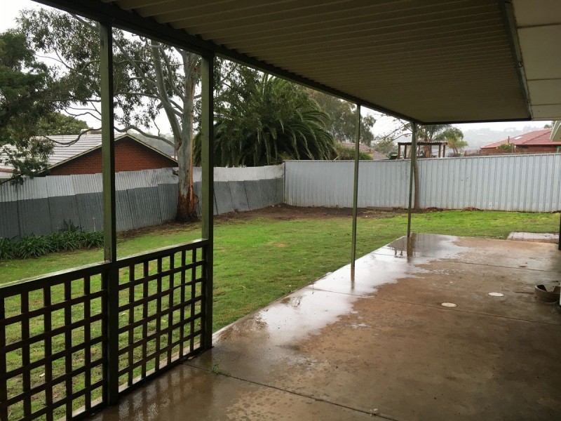 25 Desmond Road, Hackham SA 5163