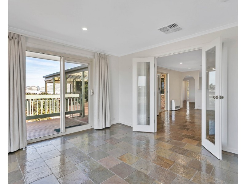 205 Perry Barr Road, Hallett Cove SA 5158