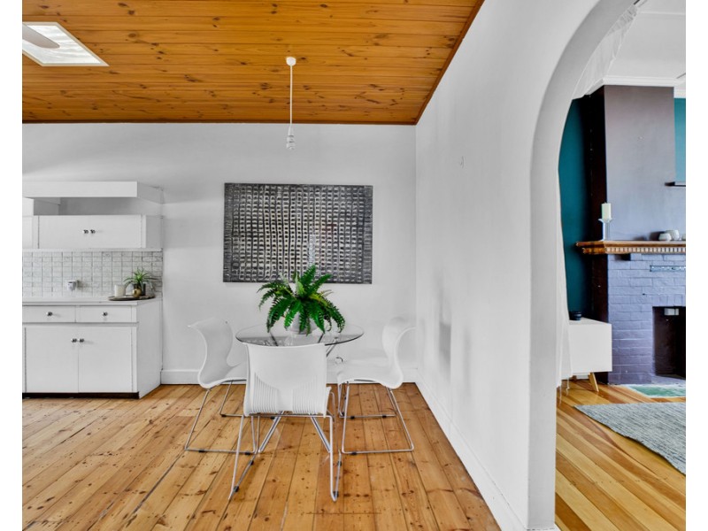 27 Findon Road, Woodville South SA 5011