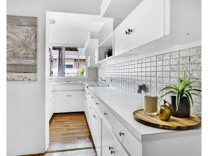 27 Findon Road, Woodville South SA 5011