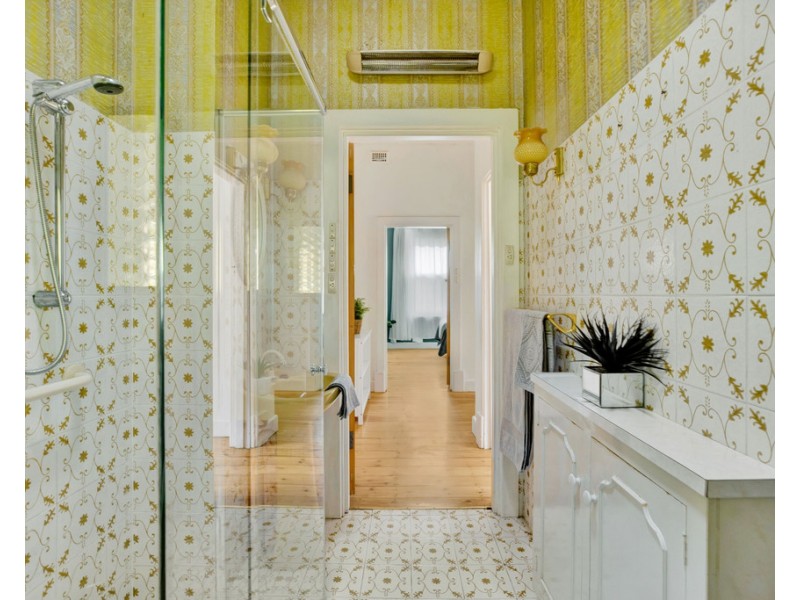 27 Findon Road, Woodville South SA 5011