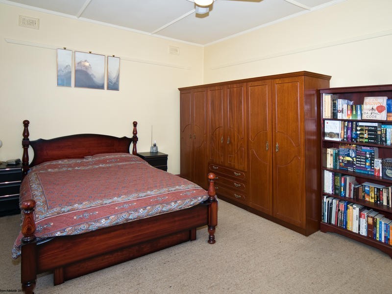 25 St Georges Avenue, Glandore SA 5037