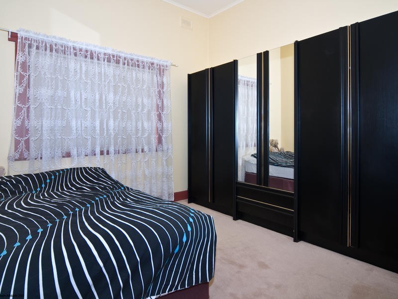 25 St Georges Avenue, Glandore SA 5037