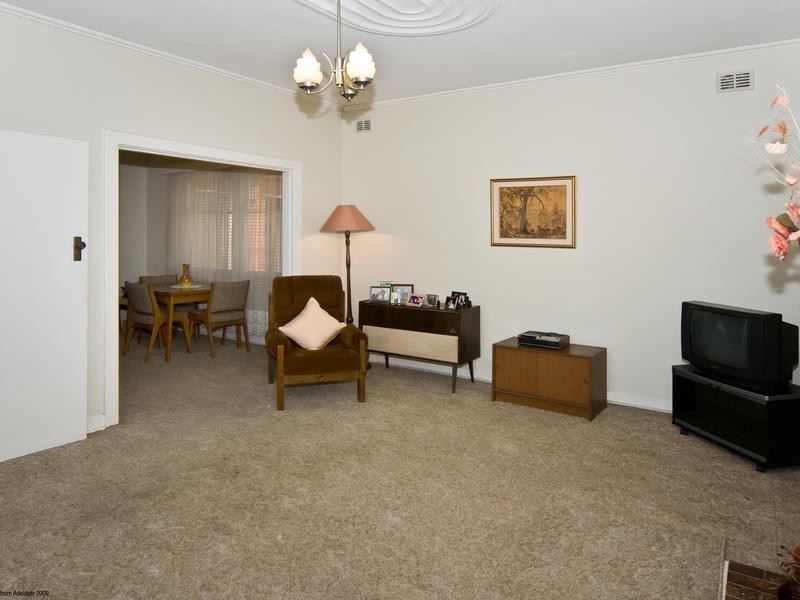 94 Raglan Avenue, South Plympton SA 5038