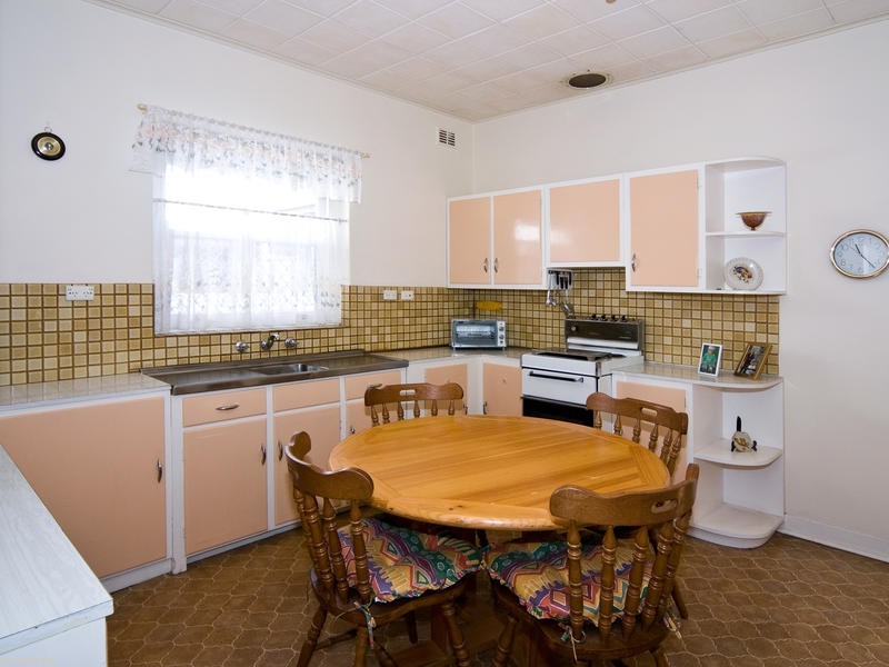 94 Raglan Avenue, South Plympton SA 5038