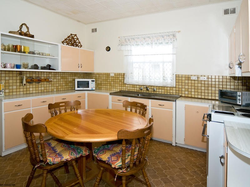 94 Raglan Avenue, South Plympton SA 5038