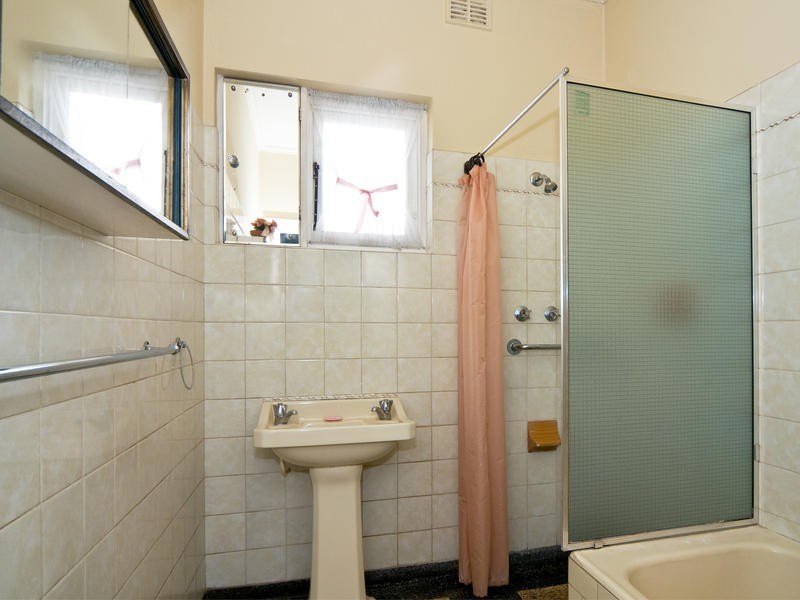 94 Raglan Avenue, South Plympton SA 5038