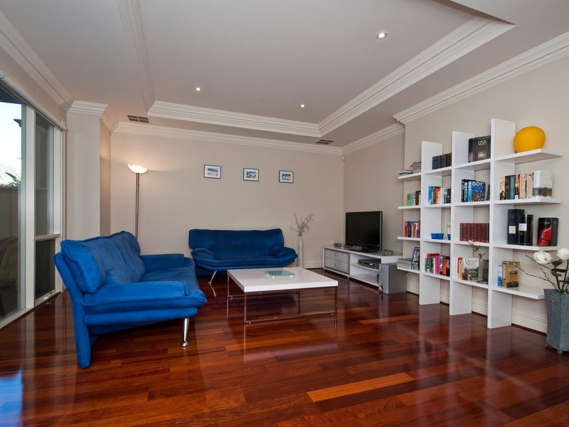 3/7 Torrens Square, Glenelg SA 5045