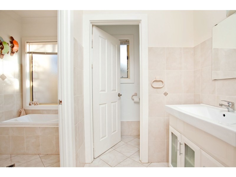 1 Kent Avenue, Seacombe Gardens SA 5047