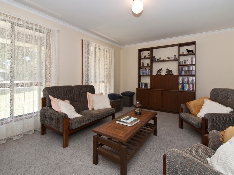 8 Young Street, Trott Park SA 5158