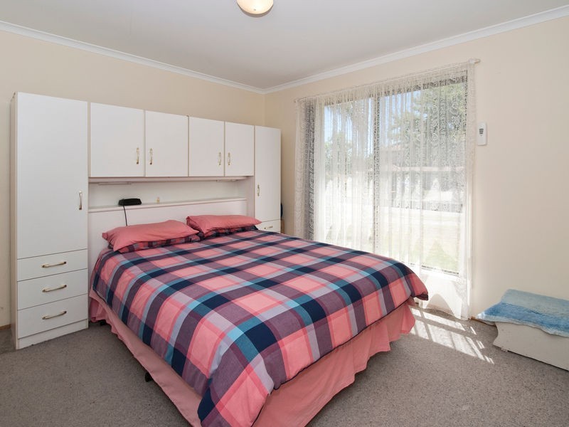 8 Young Street, Trott Park SA 5158