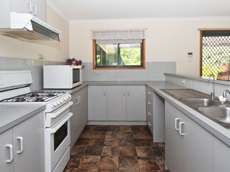 8 Young Street, Trott Park SA 5158