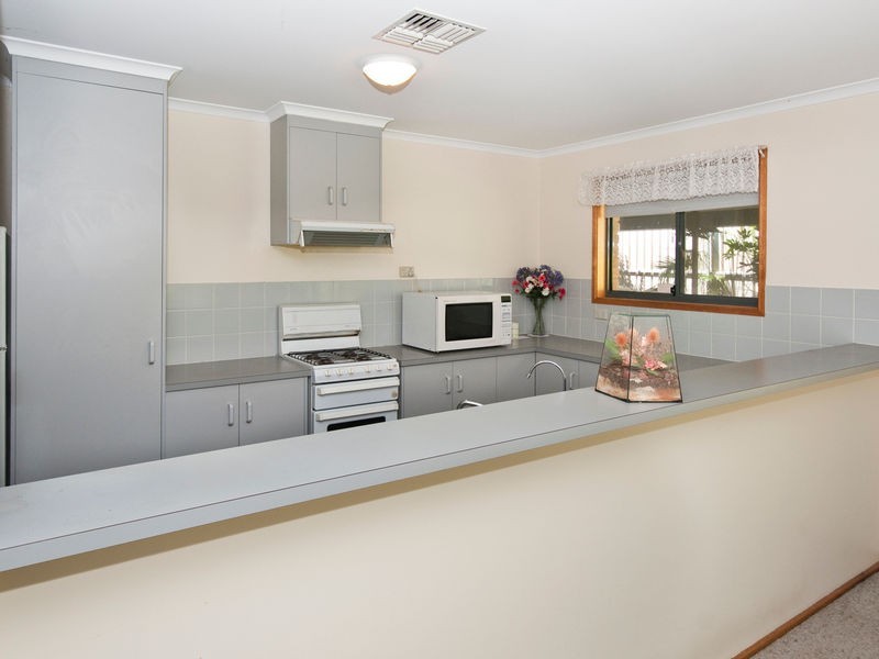 8 Young Street, Trott Park SA 5158