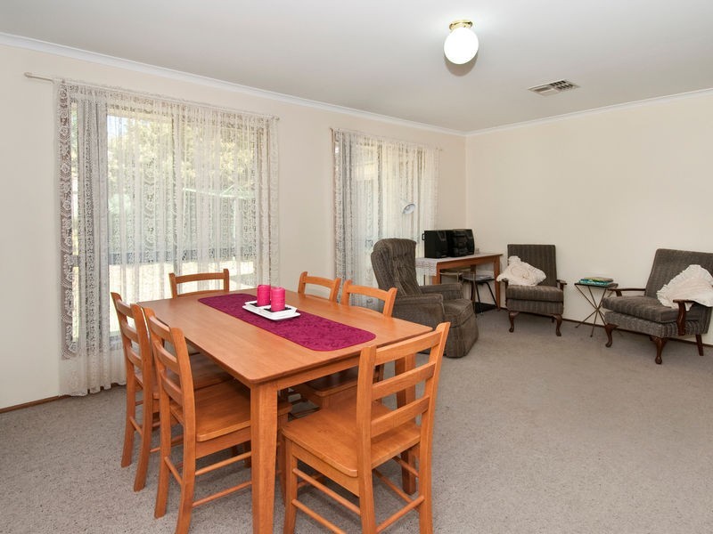 8 Young Street, Trott Park SA 5158