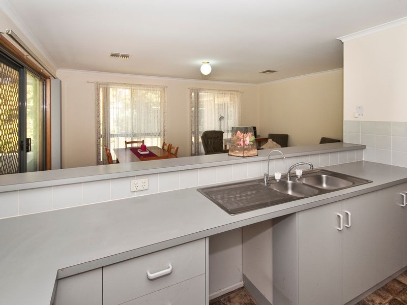 8 Young Street, Trott Park SA 5158