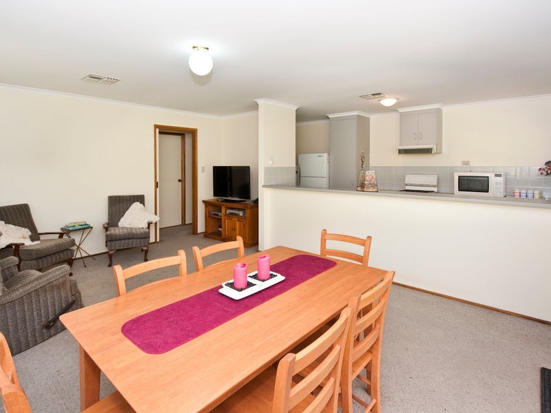 8 Young Street, Trott Park SA 5158