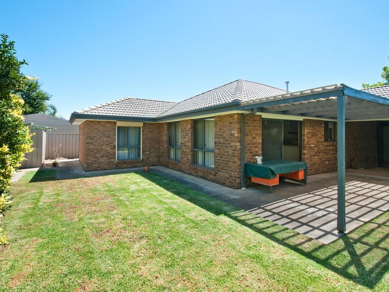 8 Young Street, Trott Park SA 5158