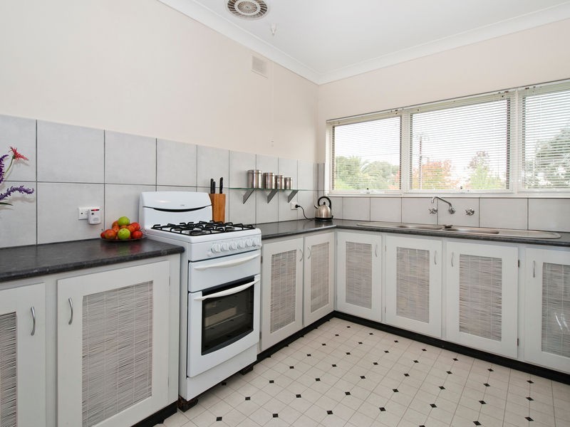 11 Fairlie Drive, Flagstaff Hill SA 5159