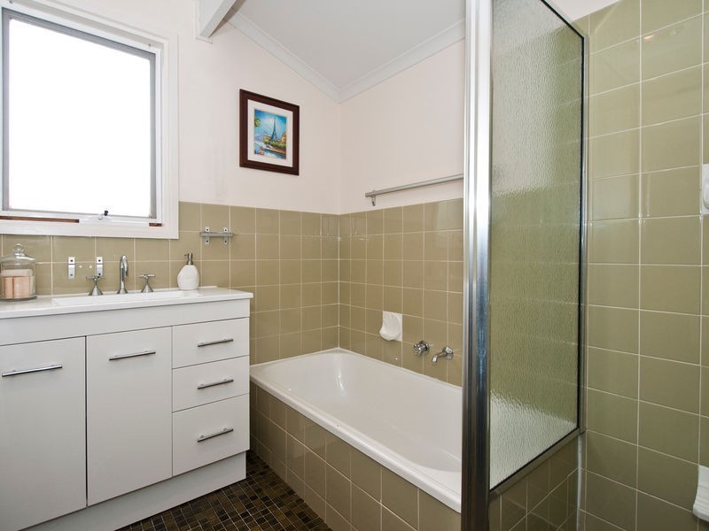 16 Pennant Street, Aberfoyle Park SA 5159