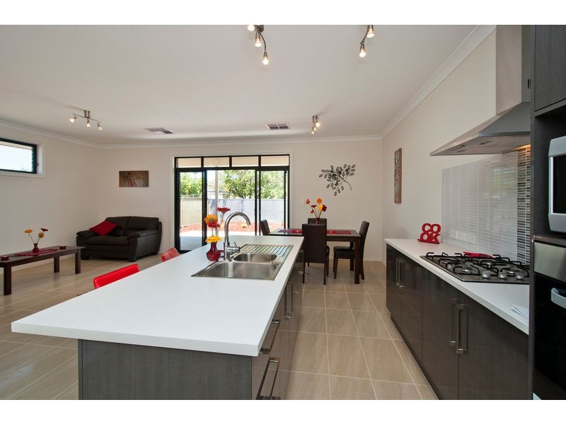 10 Tarranna Avenue, Park Holme SA 5043