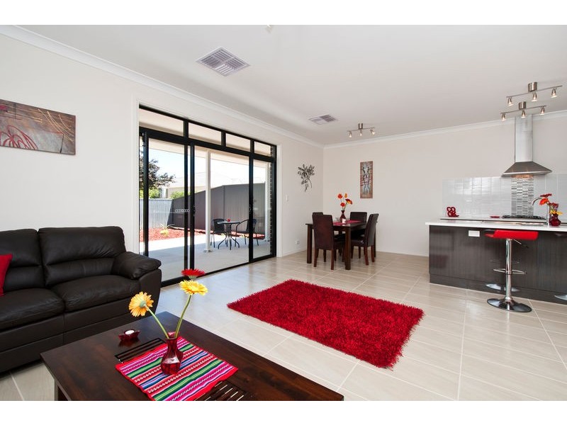 10 Tarranna Avenue, Park Holme SA 5043