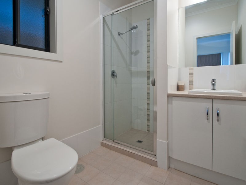 3a Cowra Cresent, Park Holme SA 5043