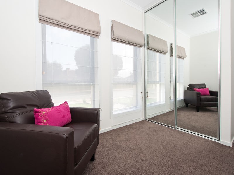 3a Cowra Cresent, Park Holme SA 5043