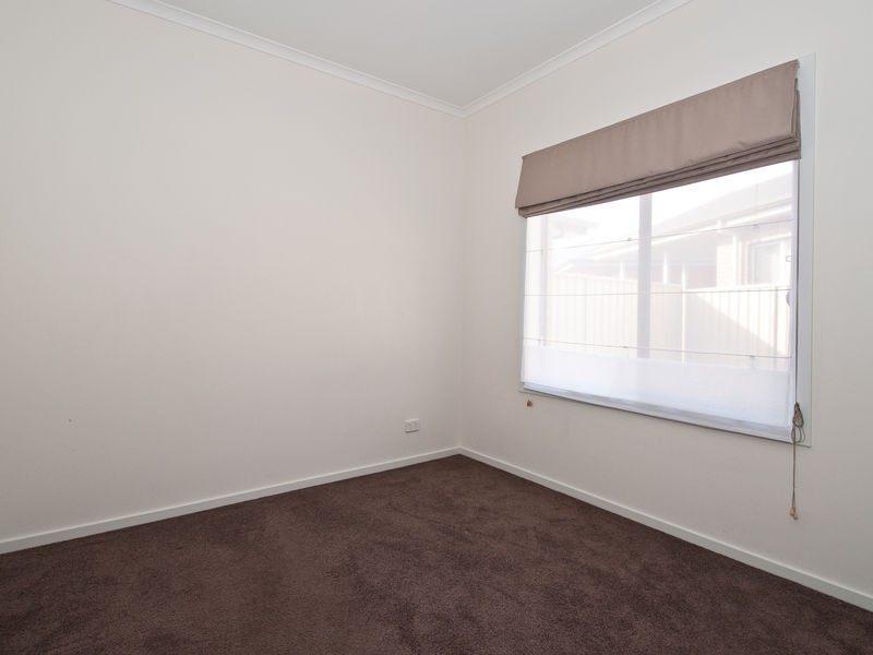 3a Cowra Cresent, Park Holme SA 5043