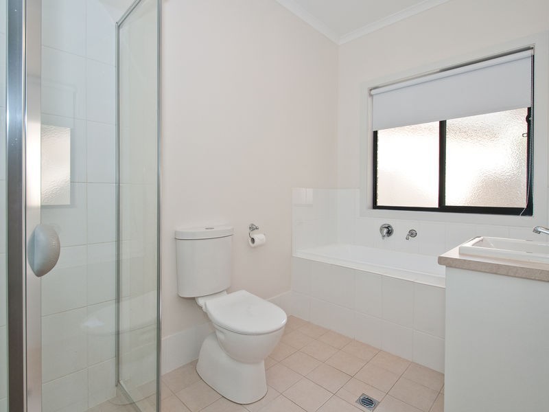 3a Cowra Cresent, Park Holme SA 5043