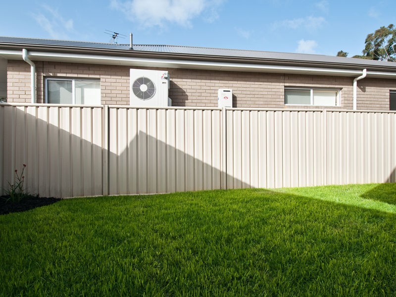 3a Cowra Cresent, Park Holme SA 5043