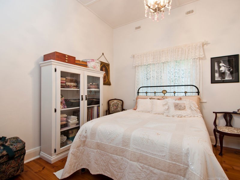 32 Grosvenor Street, Glandore SA 5037