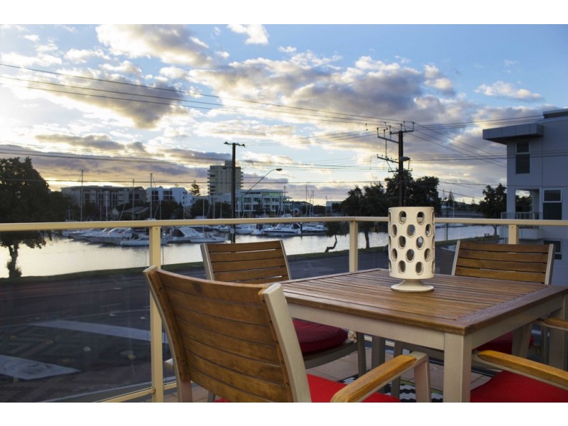 8/11 Adelphi Terrace, Glenelg North SA 5045