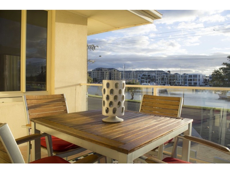 8/11 Adelphi Terrace, Glenelg North SA 5045