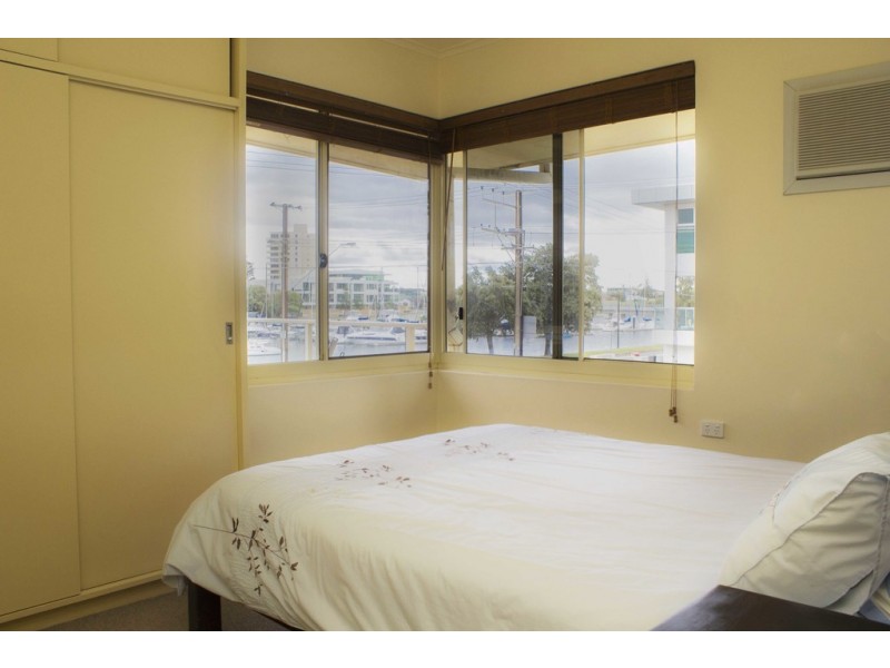 8/11 Adelphi Terrace, Glenelg North SA 5045