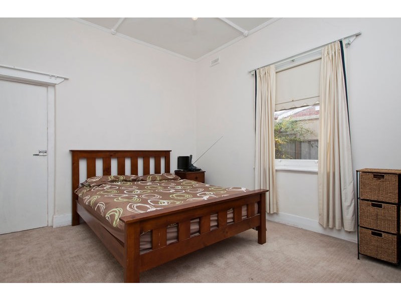 35 Glengyle Terrace, Glandore SA 5037