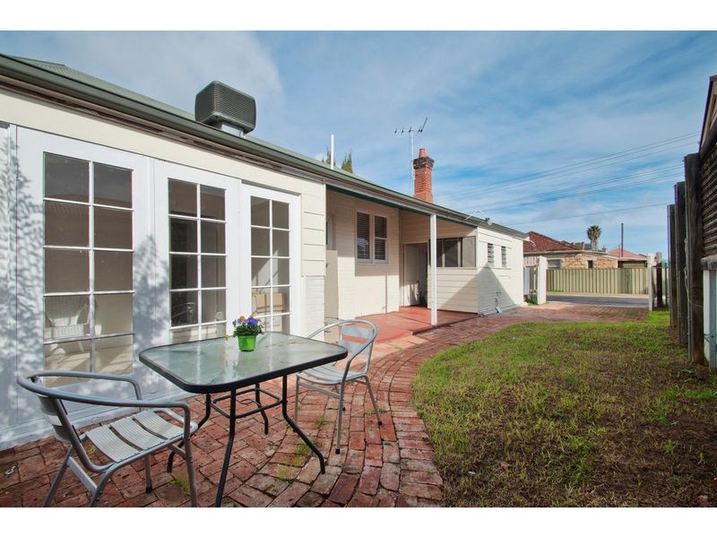 35 Glengyle Terrace, Glandore SA 5037