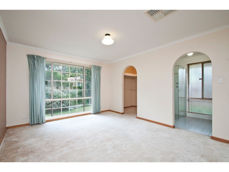 10 Woodland Grove, Aberfoyle Park SA 5159