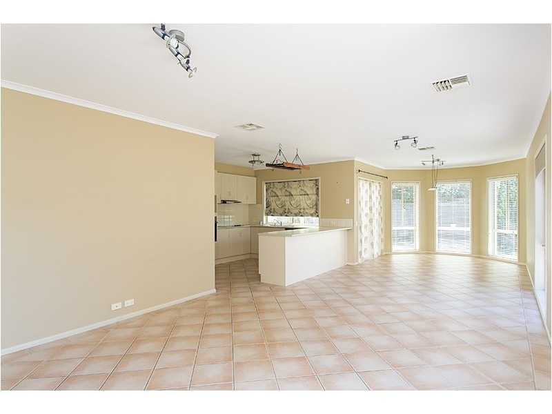 24 Ingleton Drive, Hallett Cove SA 5158