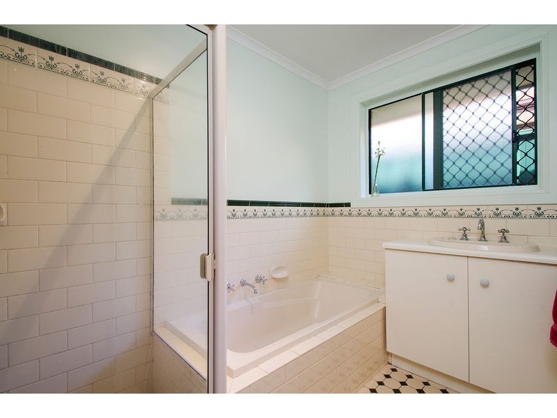 4a Nottingham Crescent, Glandore SA 5037