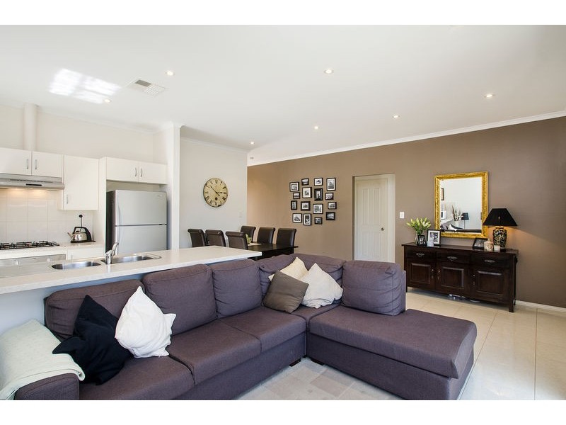 2/12 Cowra Crescent, Park Holme SA 5043