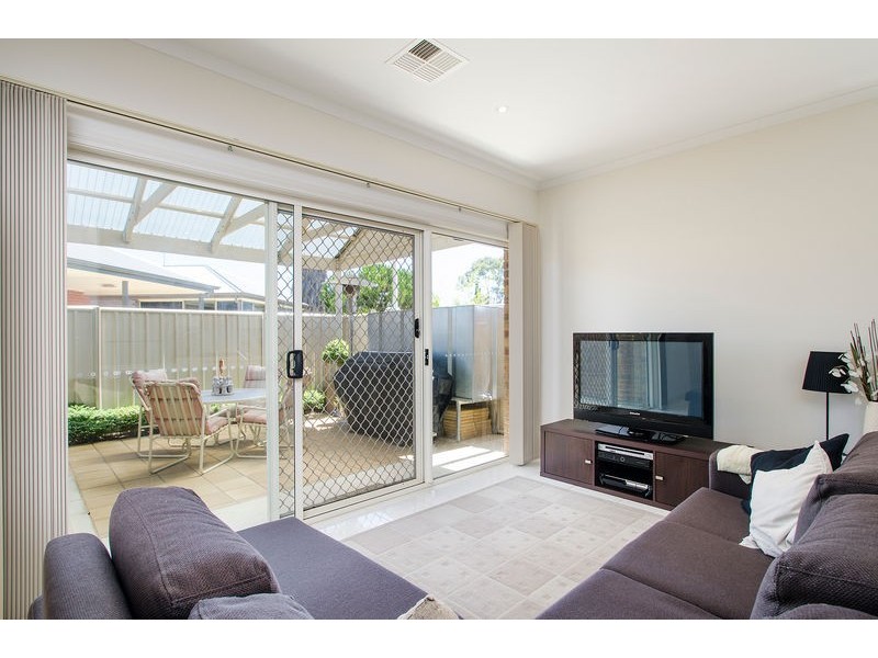 2/12 Cowra Crescent, Park Holme SA 5043