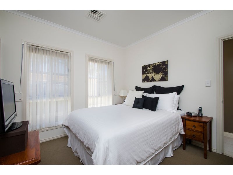 2/12 Cowra Crescent, Park Holme SA 5043