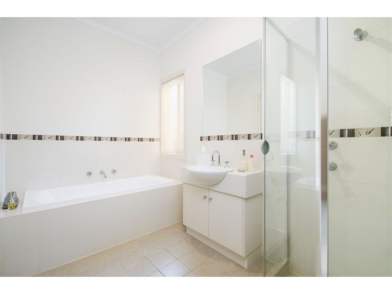 2/12 Cowra Crescent, Park Holme SA 5043