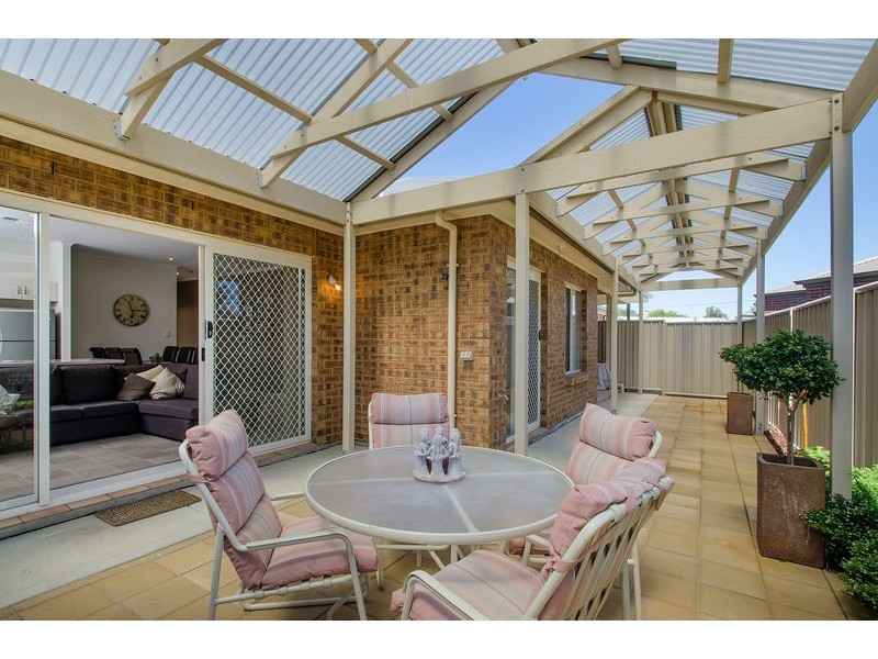 2/12 Cowra Crescent, Park Holme SA 5043