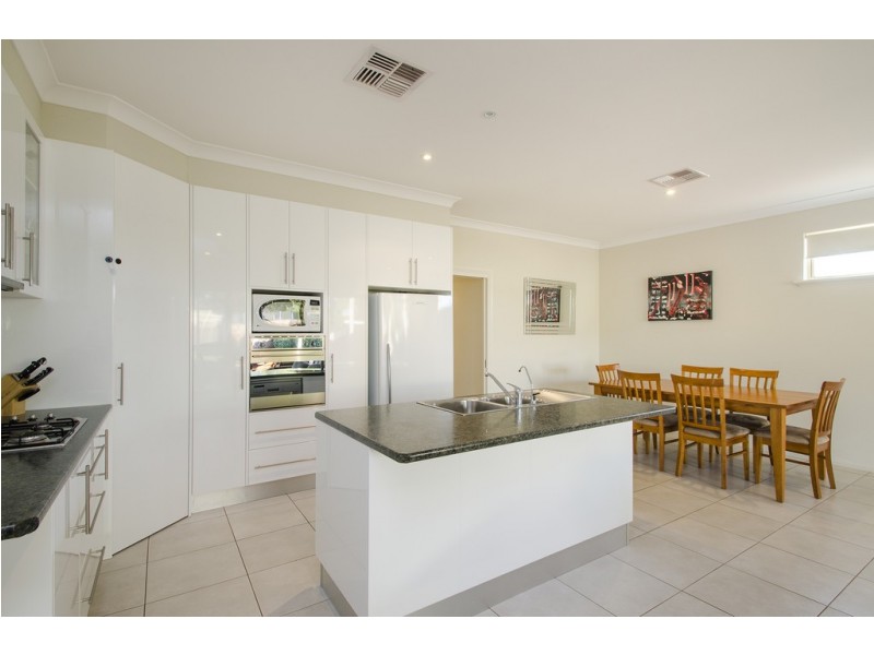 15 Dalkeith Avenue, Dover Gardens SA 5048