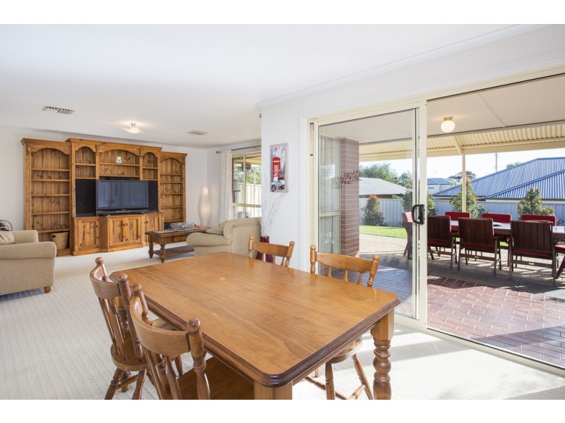 21 Eurunderee Avenue, Seacombe Gardens SA 5047