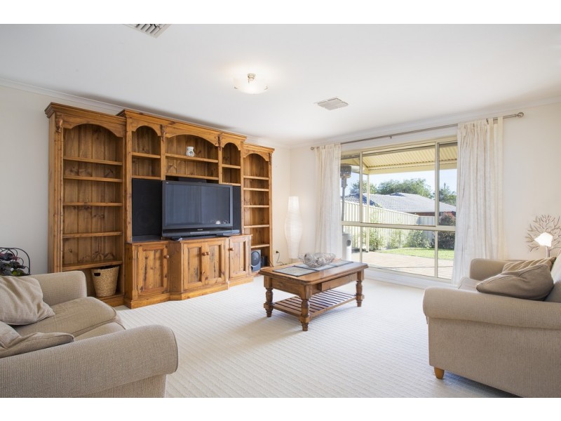 21 Eurunderee Avenue, Seacombe Gardens SA 5047